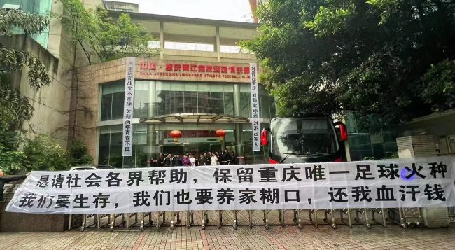 【比赛关键事件】第47分钟，拉比奥特左侧套边下底，科斯蒂奇向前做球，弗拉霍维奇倚住防守脚后跟妙传，拉比奥特跟进推射近角入网，尤文1-0领先【比赛焦点瞬间】第5分钟，克里斯坦特禁区内迎球抽射变线后击中立柱弹出。